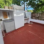 Casita A Metros Del Parque Independencia Con Garaje Incluido