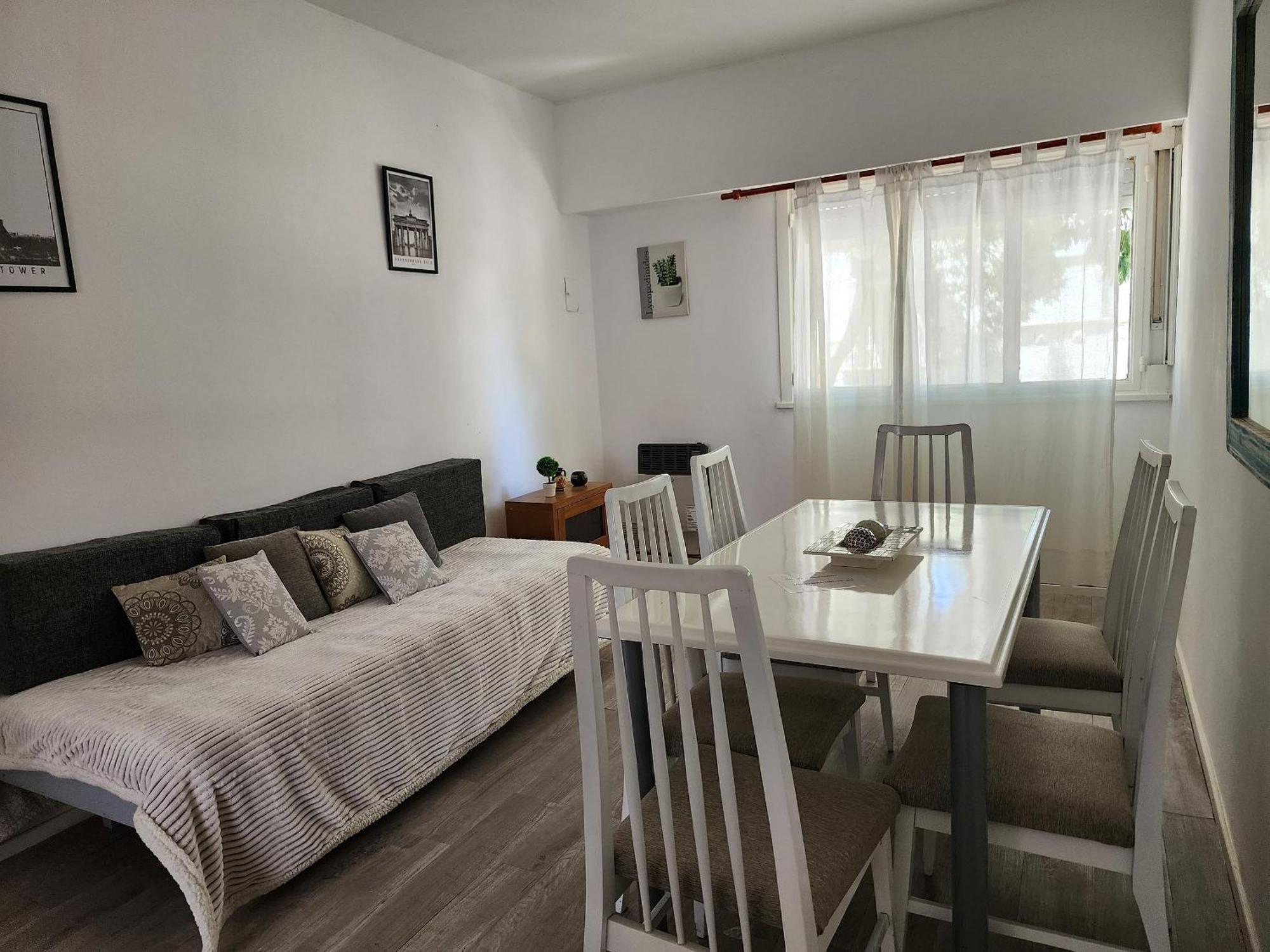 Casita A Metros Del Parque Independencia Con Garaje Incluido Holiday home Rosario