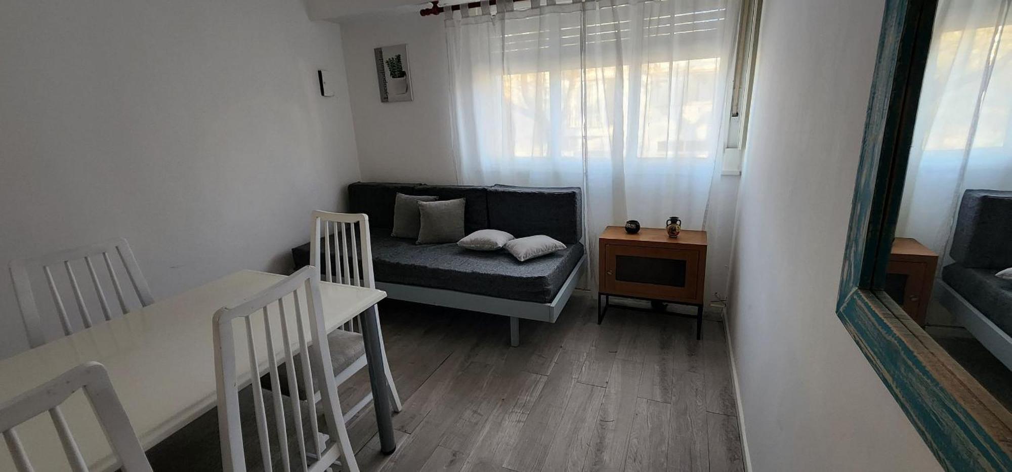 Casita A Metros Del Parque Independencia Con Garaje Incluido * Rosario
