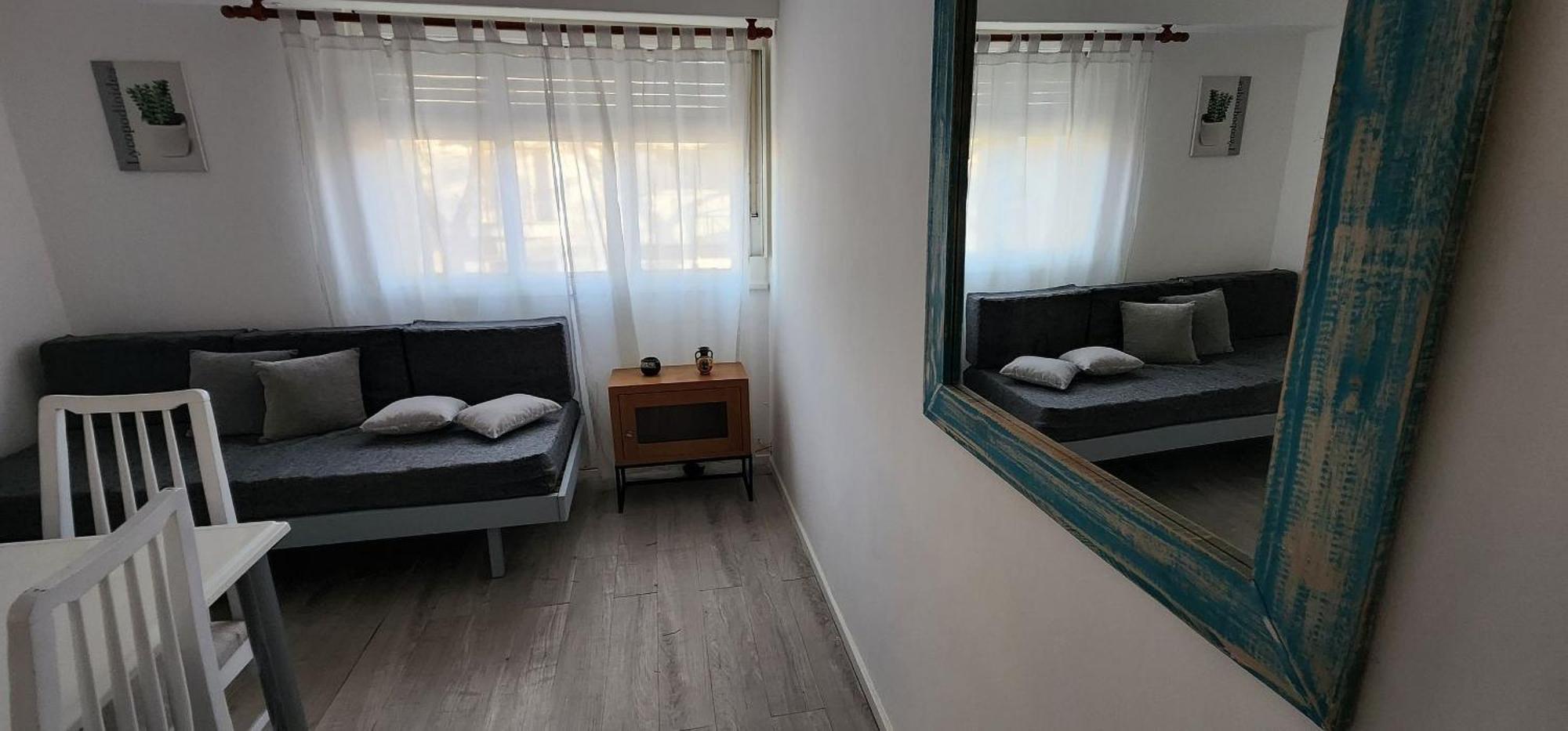 Casita A Metros Del Parque Independencia Con Garaje Incluido *