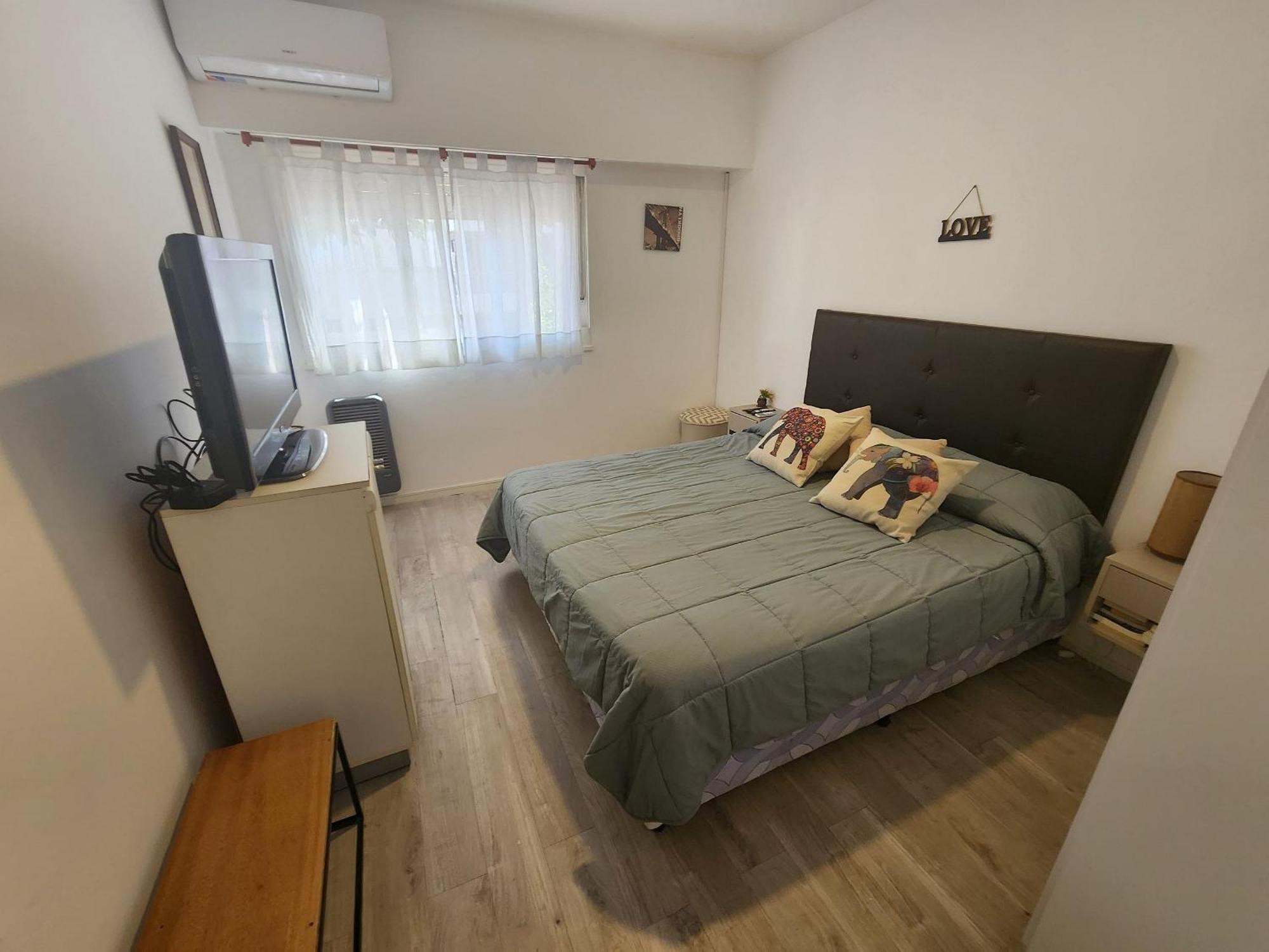 Casita A Metros Del Parque Independencia Con Garaje Incluido * Rosario